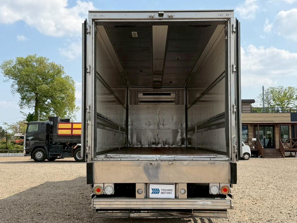 いすゞ ギガ QKG-CYL77B(6x2)の写真11