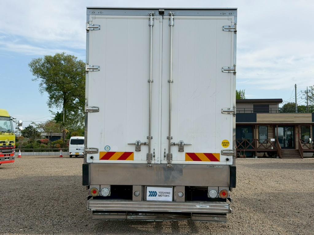 いすゞ ギガ QKG-CYL77B(6x2)の写真12