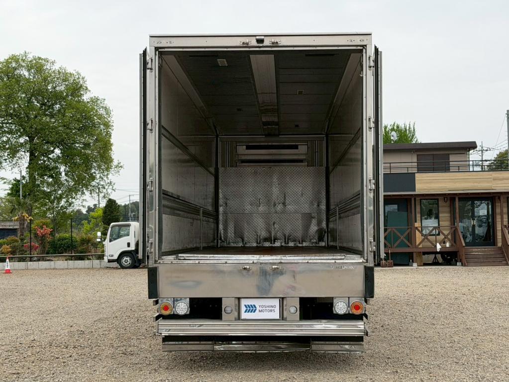 いすゞ ギガ QKG-CYL77B(6x2)の写真12