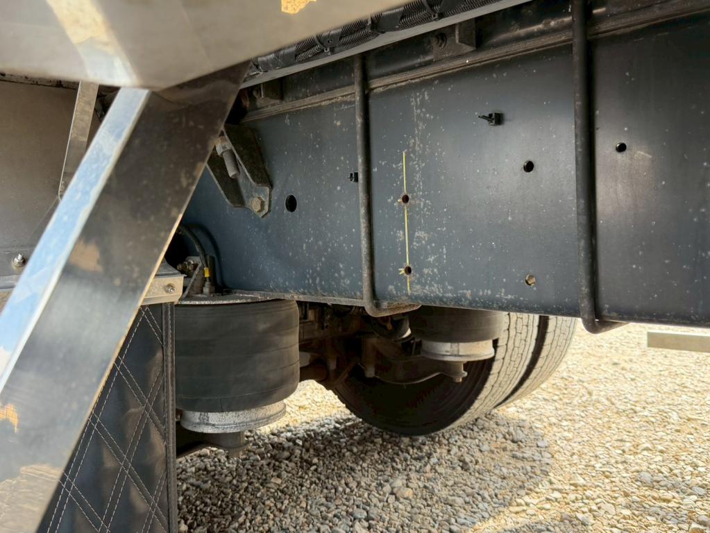 いすゞ ギガ QKG-CYL77B(6x2)の写真15