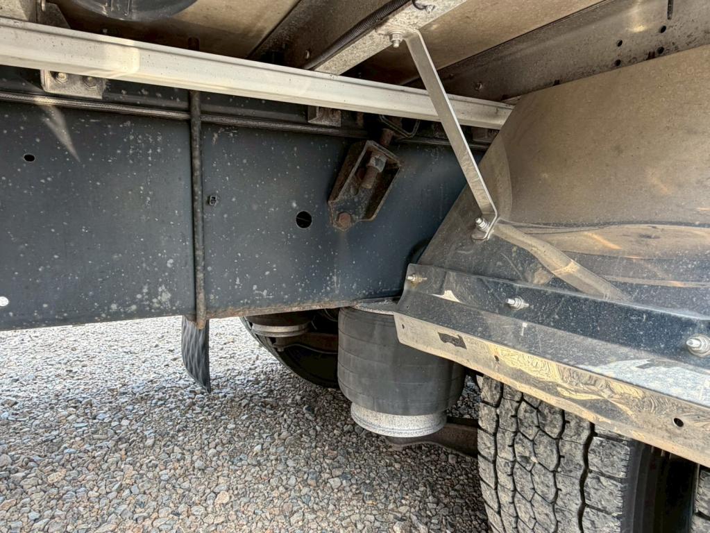 いすゞ ギガ QKG-CYL77B(6x2)の写真16