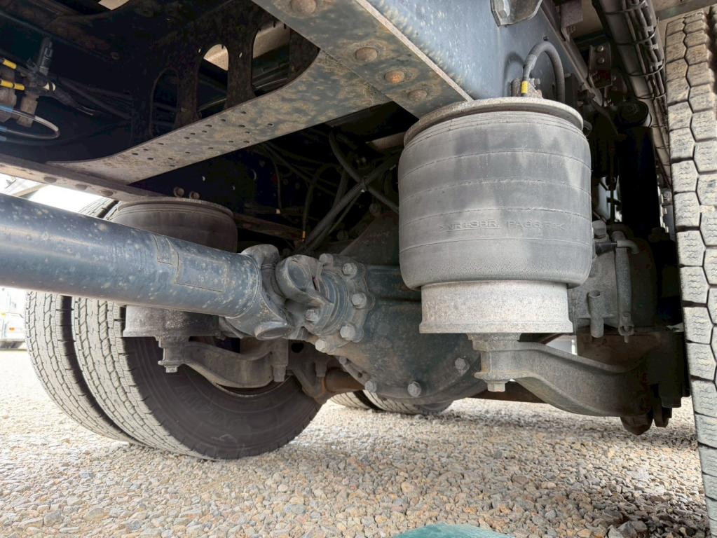 いすゞ ギガ QKG-CYL77B(6x2)の写真16