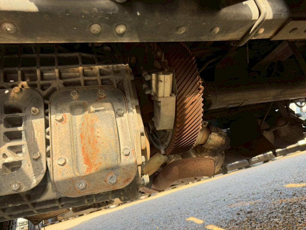 いすゞ ギガ QKG-CYL77B(6x2)の写真18