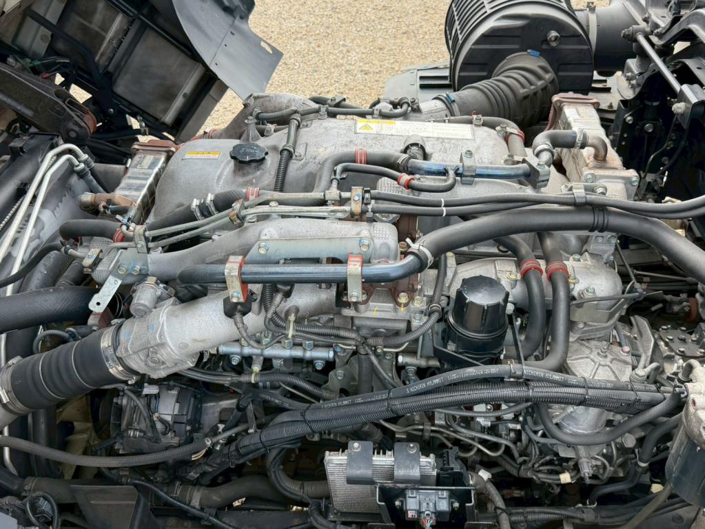 いすゞ ギガ QKG-CYL77B(6x2)の写真19