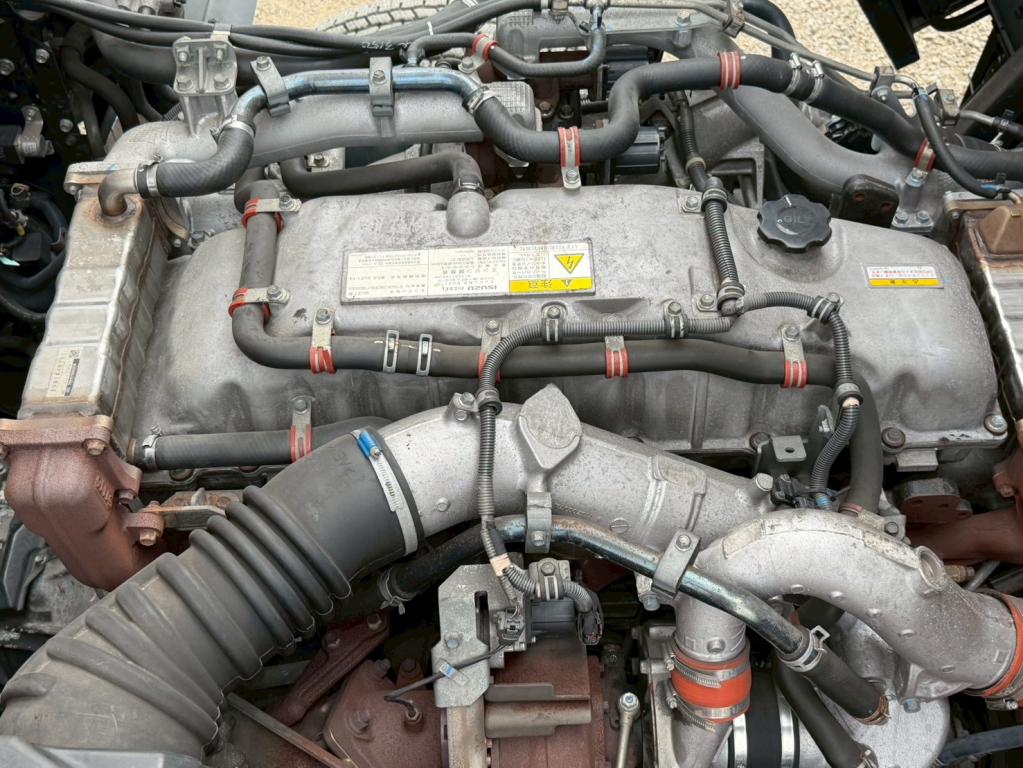 いすゞ ギガ QKG-CYL77B(6x2)の写真19