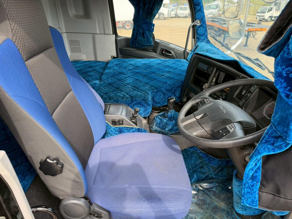 いすゞ ギガ QKG-CYL77B(6x2)の写真21