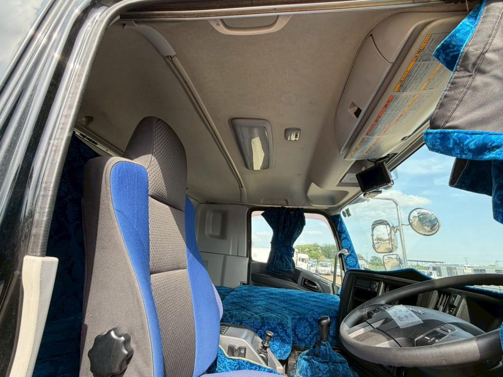 いすゞ ギガ QKG-CYL77B(6x2)の写真24