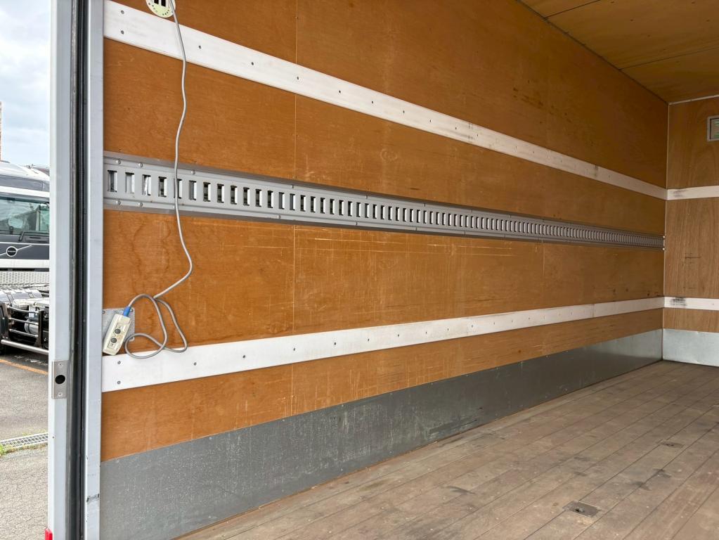 いすゞ エルフ TRG-NPR85AN(2WD)の写真9