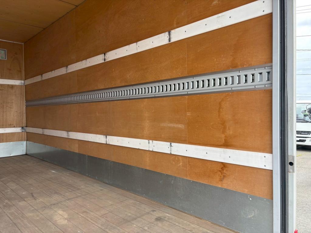 いすゞ エルフ TRG-NPR85AN(2WD)の写真10