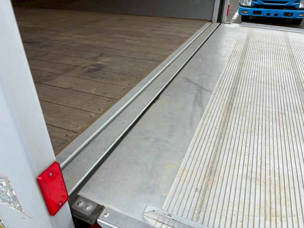 いすゞ エルフ TRG-NPR85AN(2WD)の写真13