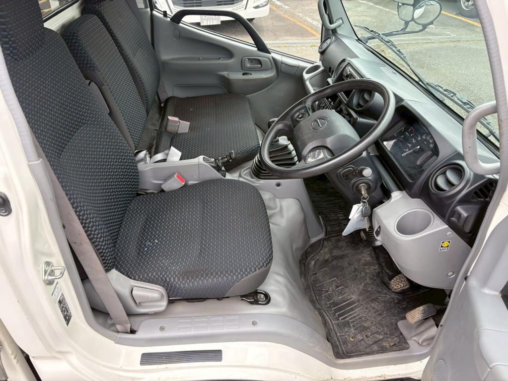 日野 デュトロ 2KG-XZC605M(2WD)の写真21