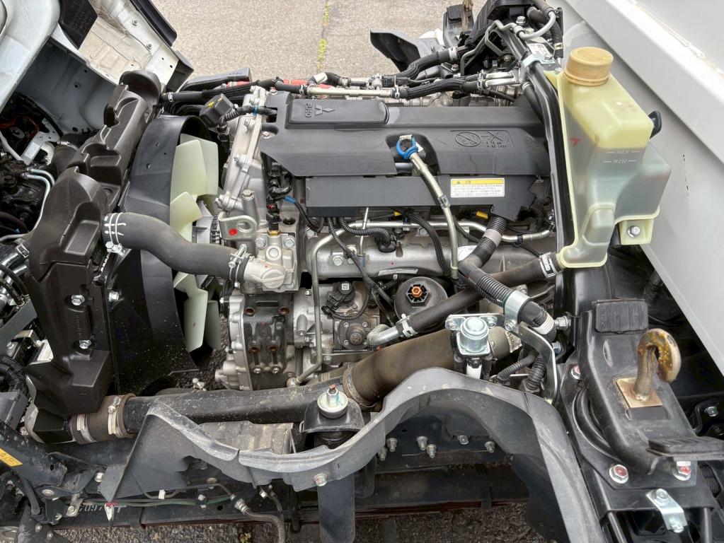 三菱 キャンター 2RG-FBA60(2WD)の写真18