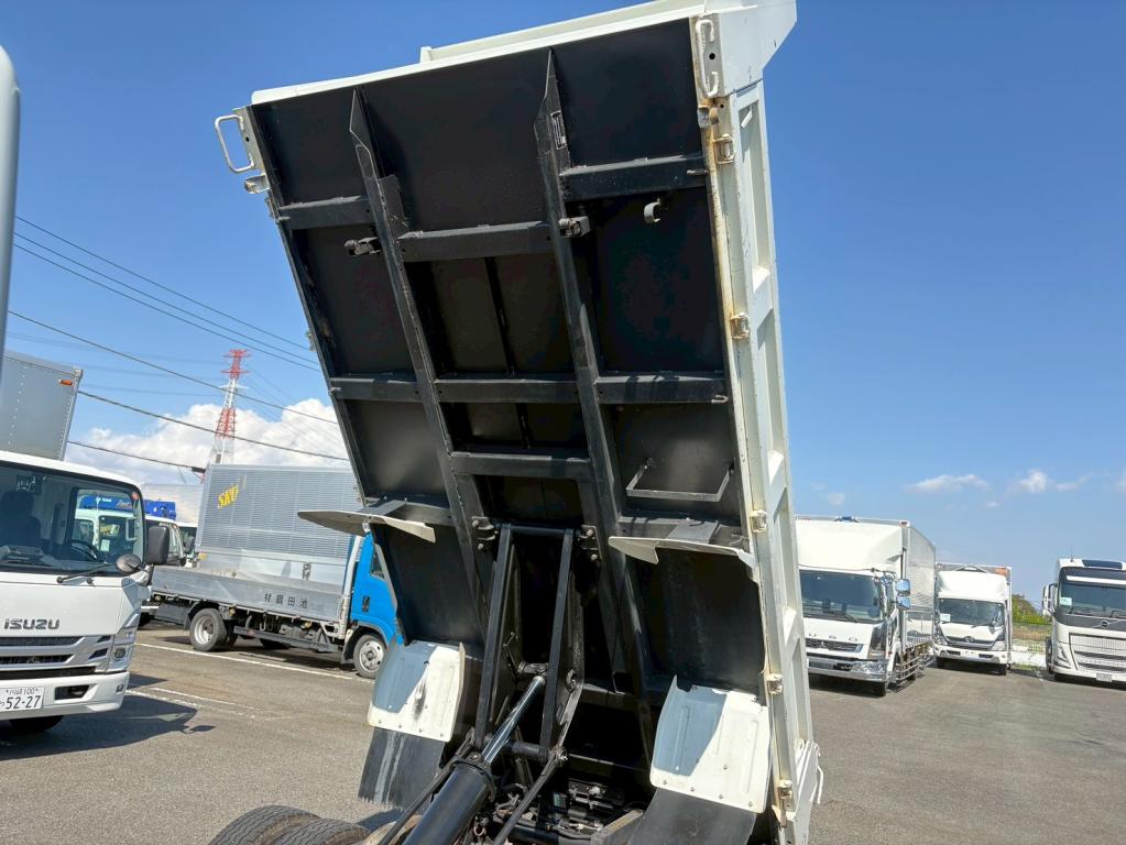 三菱 キャンター 2RG-FBA60(2WD)の写真13