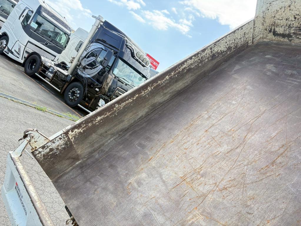 いすゞ エルフ 2RG-NJR88AD(2WD)の写真9