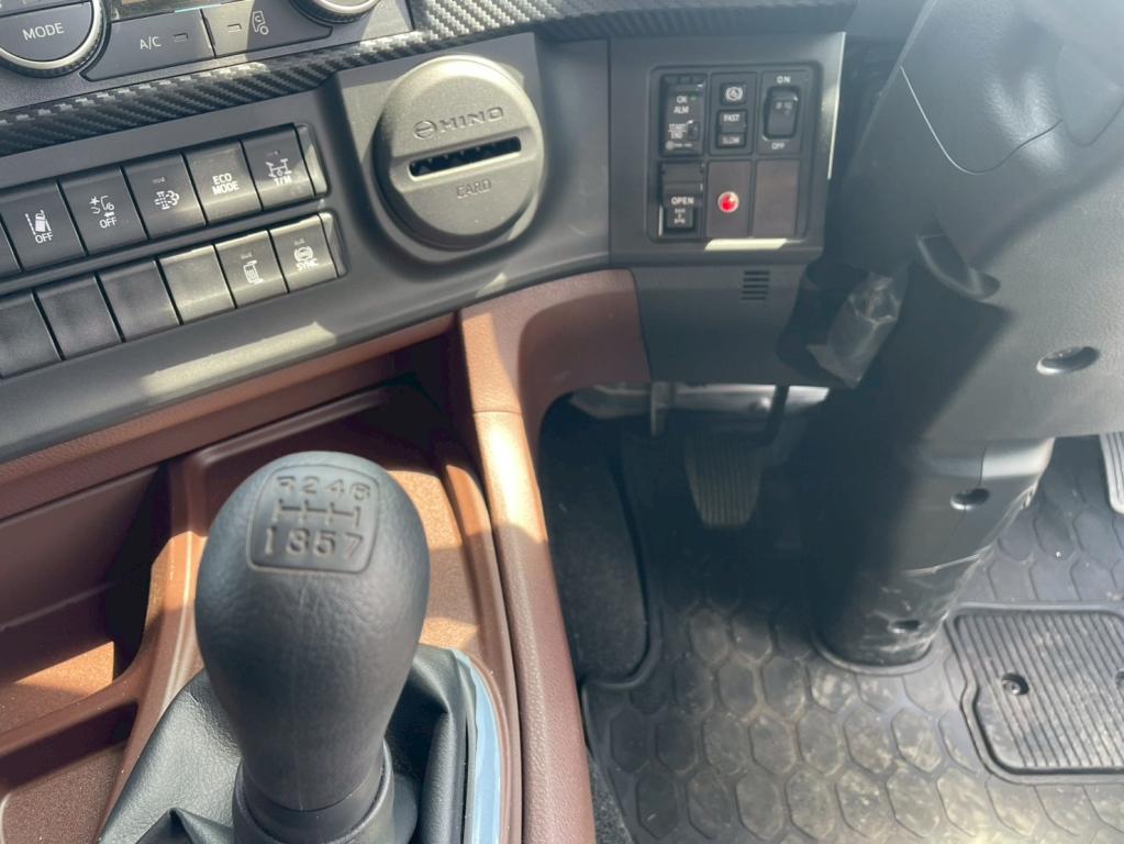 日野 プロフィア 2DG-FW1AHC(8x4)の写真23