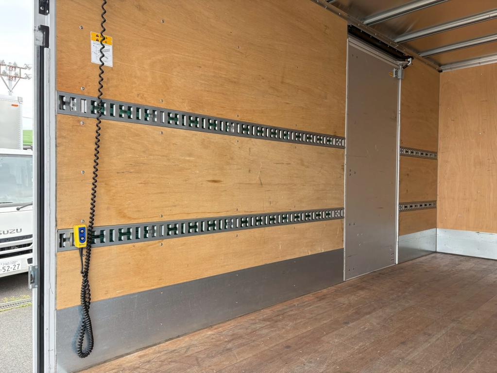 三菱 キャンター 2RG-FEB80(2WD)の写真9