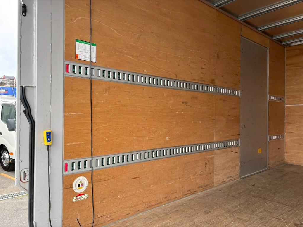 いすゞ エルフ 2RG-NPR88AN(2WD)の写真9