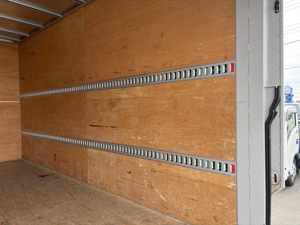 いすゞ エルフ 2RG-NPR88AN(2WD)の写真10