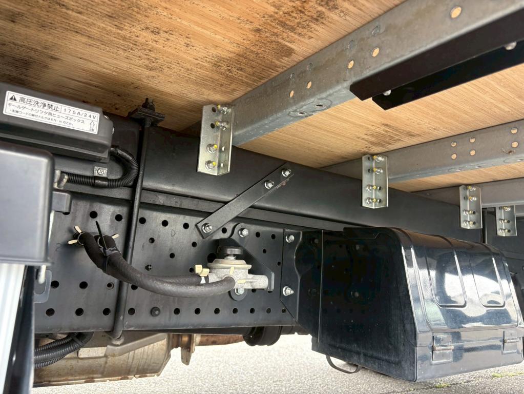 いすゞ エルフ 2RG-NPR88AN(2WD)の写真14