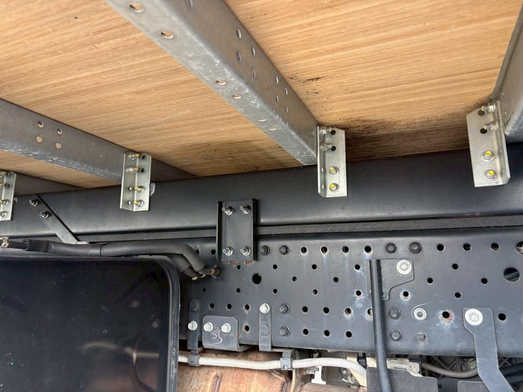 いすゞ エルフ 2RG-NPR88AN(2WD)の写真17