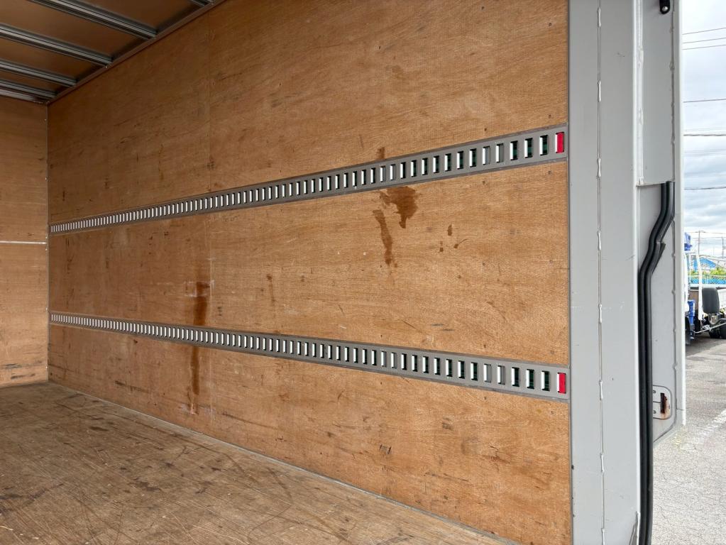 いすゞ エルフ 2RG-NPR88AN(2WD)の写真10