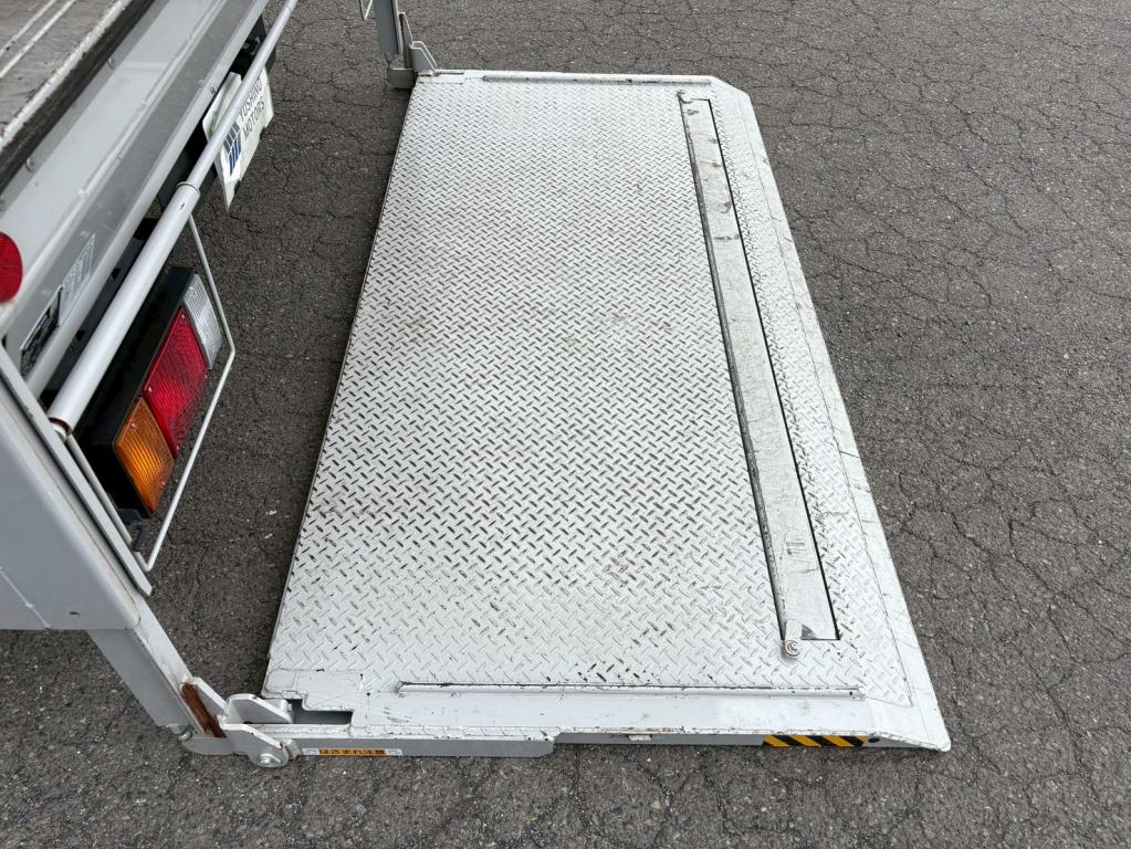 いすゞ エルフ 2RG-NPR88AN(2WD)の写真12