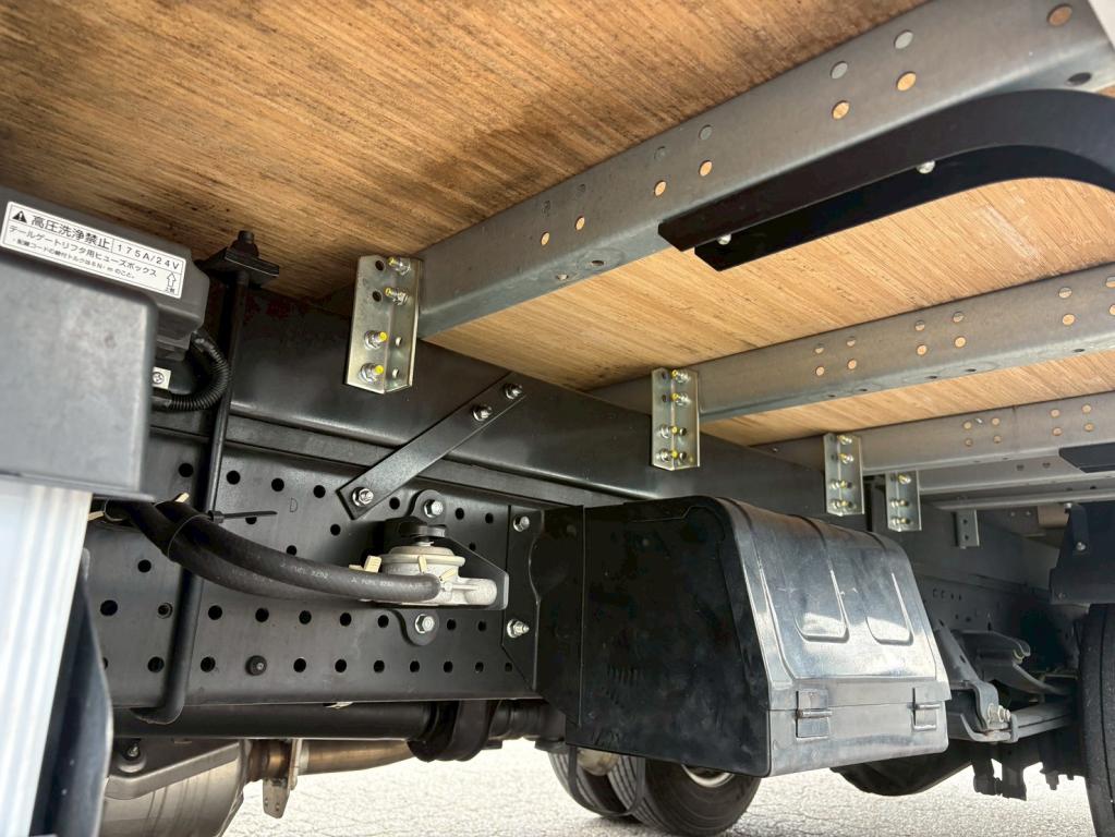 いすゞ エルフ 2RG-NPR88AN(2WD)の写真15