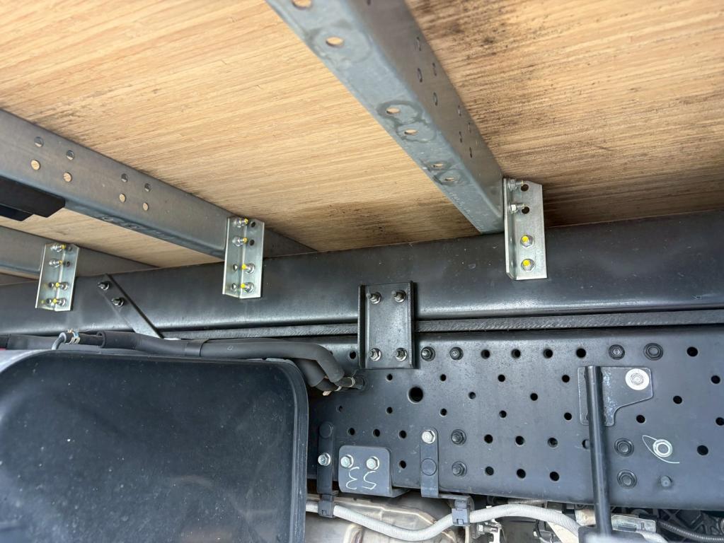 いすゞ エルフ 2RG-NPR88AN(2WD)の写真17