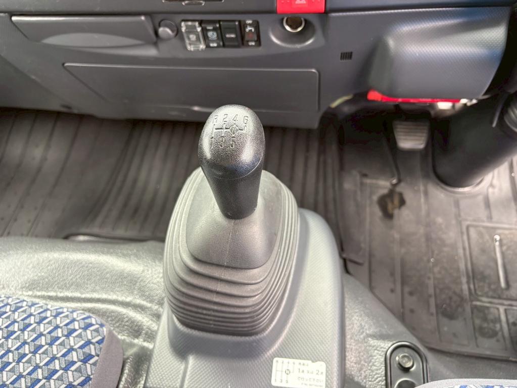 いすゞ エルフ 2RG-NPR88AN(2WD)の写真23