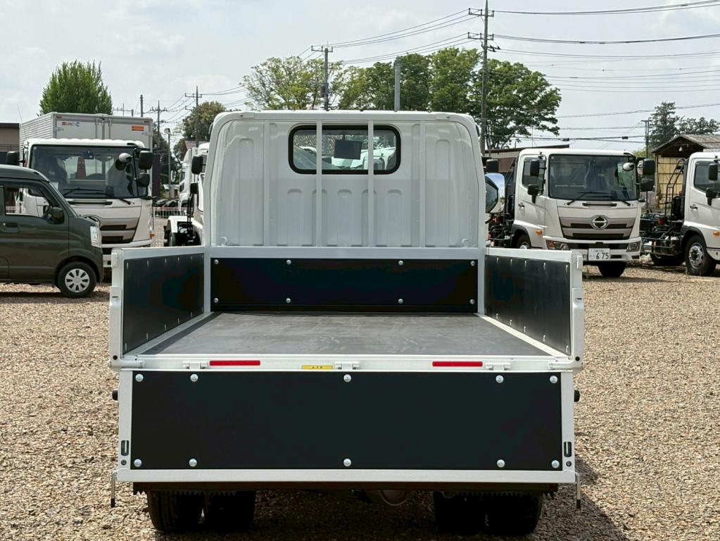 三菱 キャンター 2RG-FBAV0(2WD)の写真10