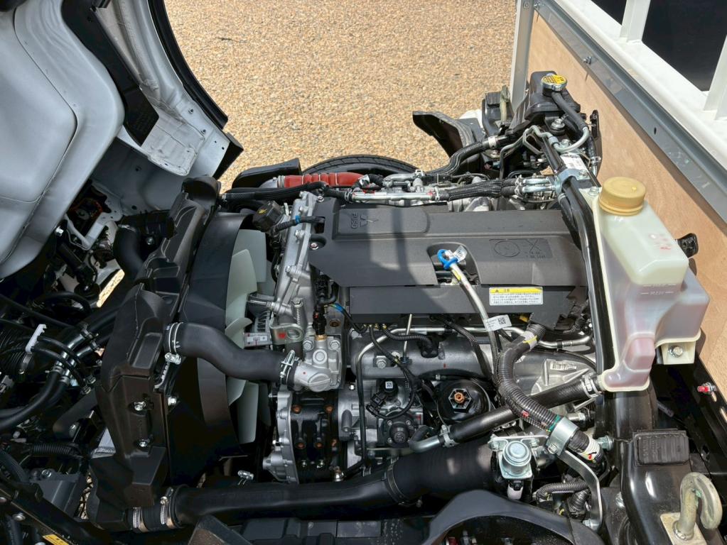 三菱 キャンター 2RG-FBAV0(2WD)の写真18