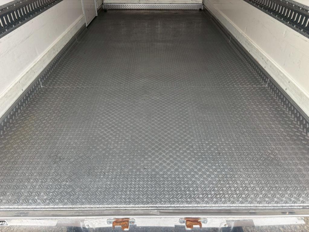 いすゞ エルフ 2RG-NPR88YN(2WD)の写真8