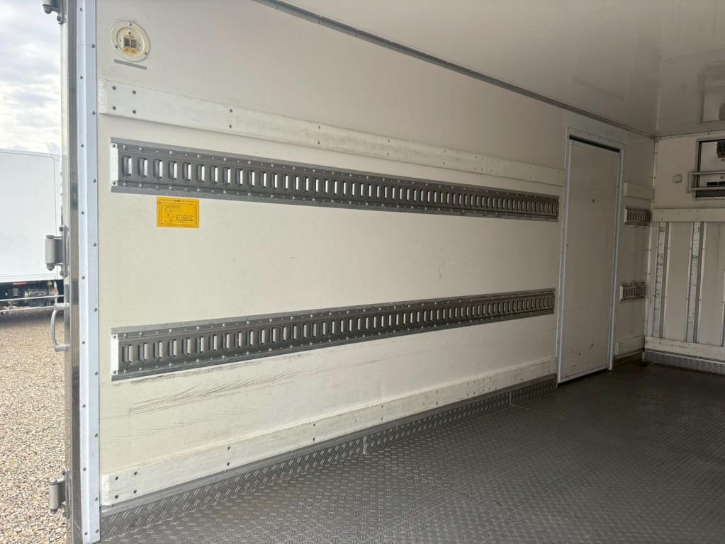 いすゞ エルフ 2RG-NPR88YN(2WD)の写真9