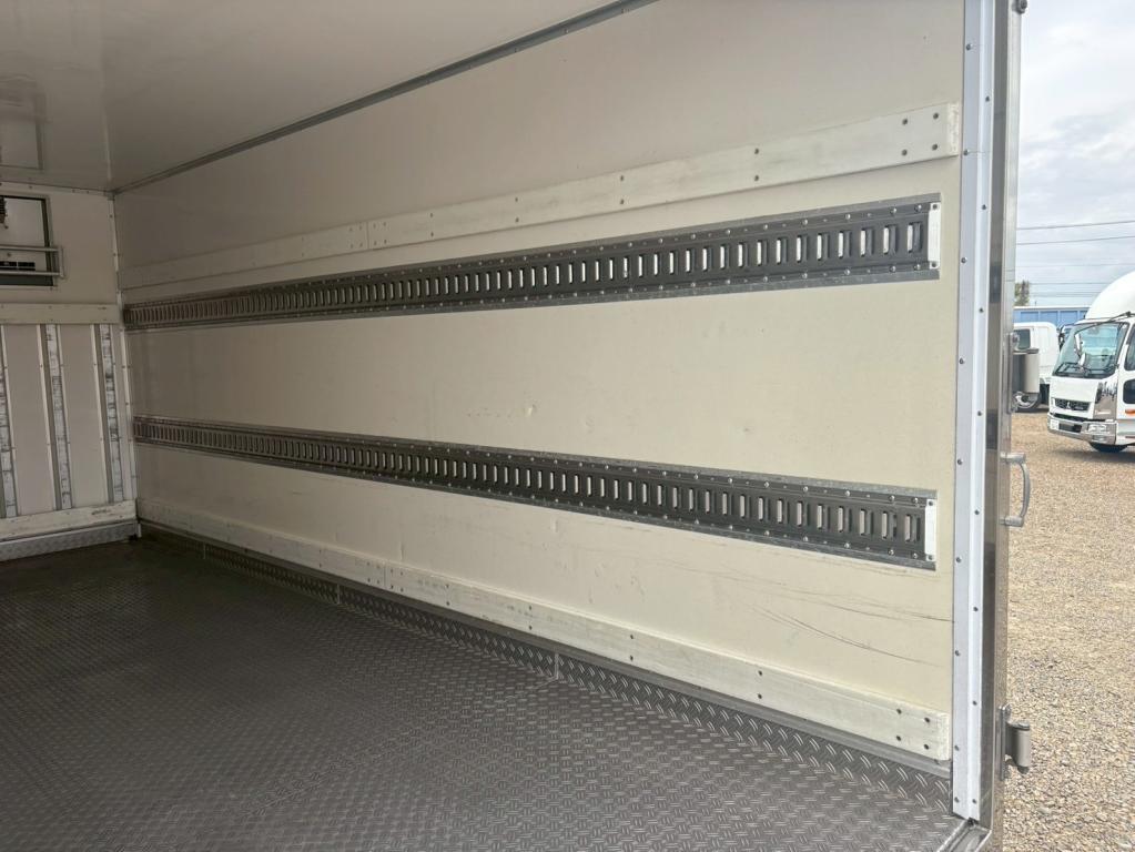 いすゞ エルフ 2RG-NPR88YN(2WD)の写真10