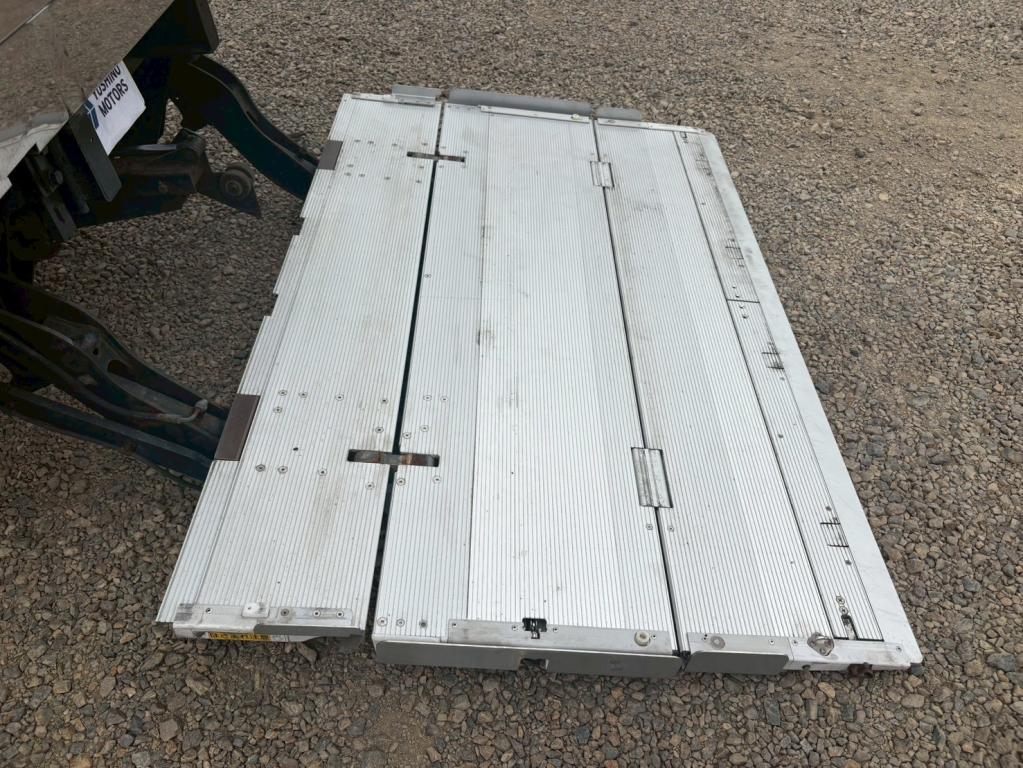 いすゞ エルフ 2RG-NPR88YN(2WD)の写真12