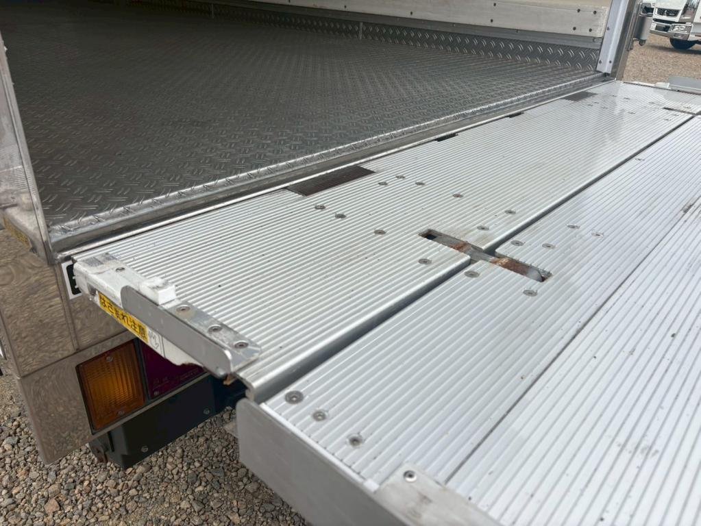 いすゞ エルフ 2RG-NPR88YN(2WD)の写真13