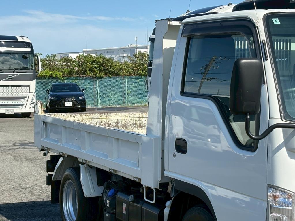 いすゞ エルフ 2RG-NJR88AN(2WD)の写真5