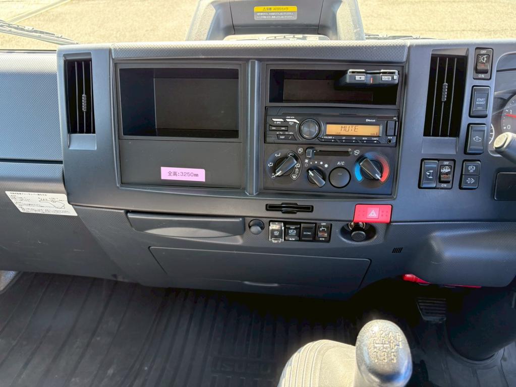いすゞ エルフ 2RG-NPR88AN(2WD)の写真22