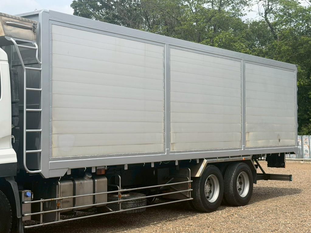 UD クオン LDG-CD5ZL(6x2)の写真6