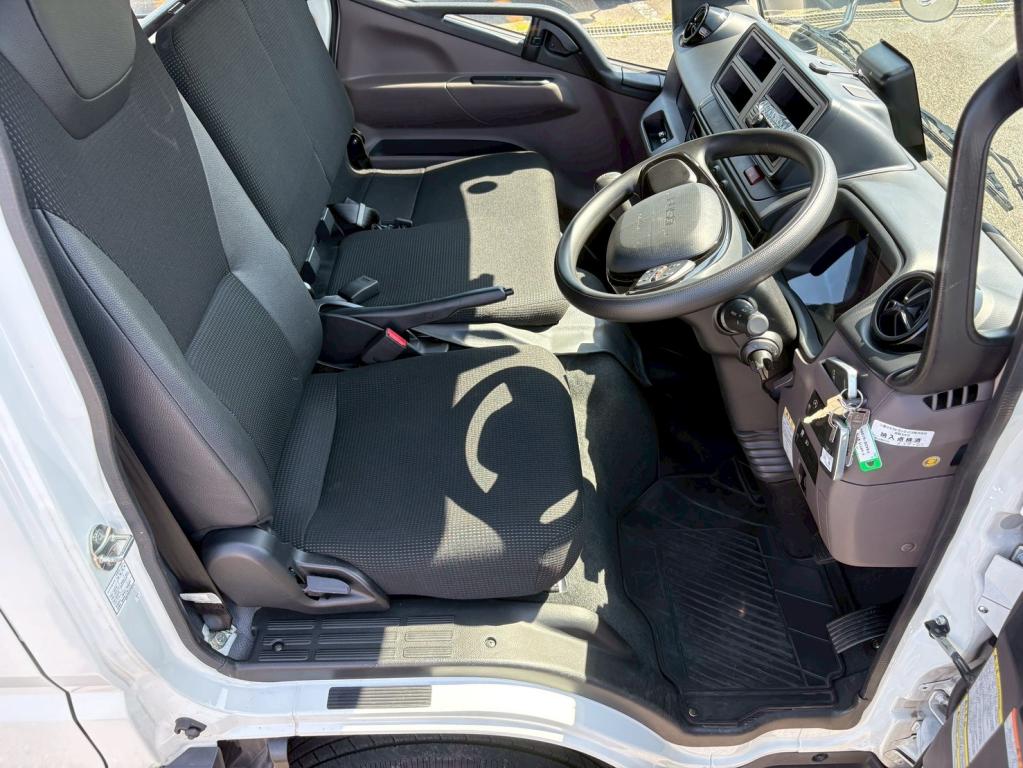 三菱 キャンター 2RG-FBA20(2WD)の写真19