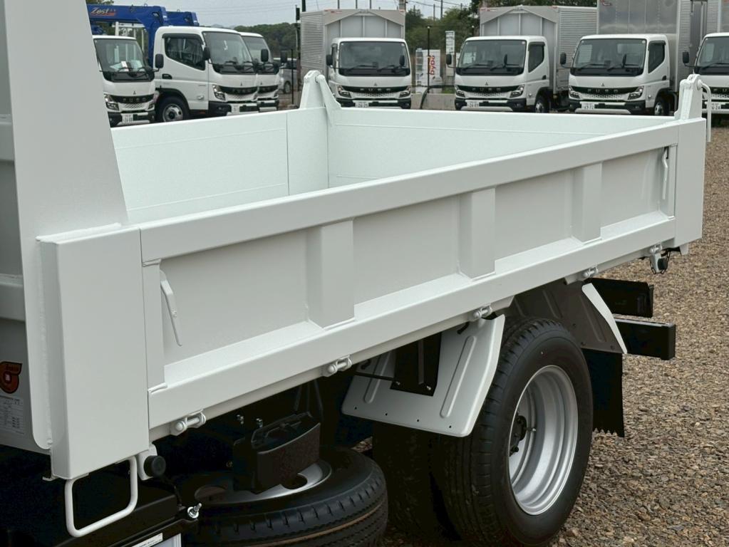 三菱 キャンター 2RG-FBA60(2WD)の写真6
