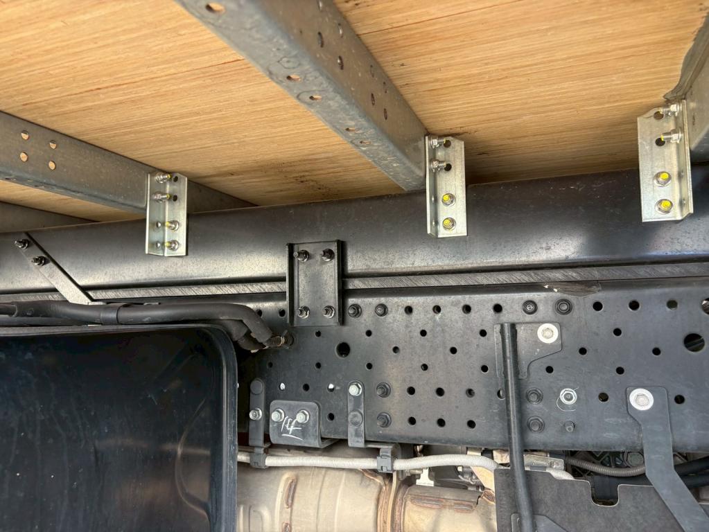 いすゞ エルフ 2RG-NPR88AN(2WD)の写真17