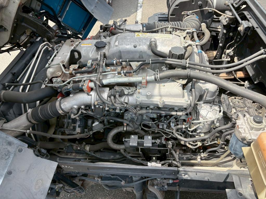 いすゞ ギガ 2PG-CYL77C(6x2)の写真19