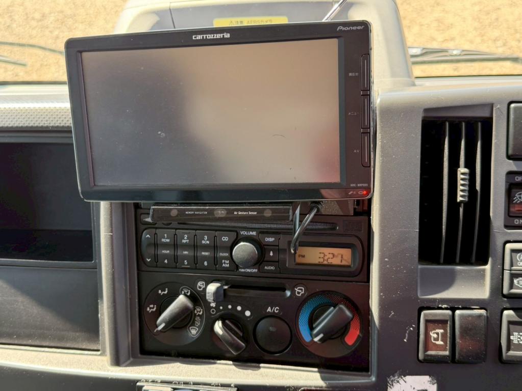 いすゞ エルフ 2RG-NLR88AN(2WD)の写真22