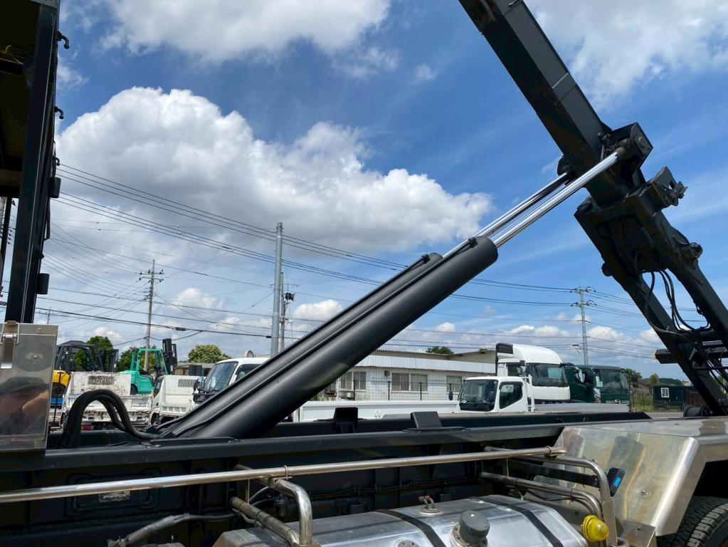 いすゞ ギガ QDG-CYZ52AMQ(6x4)の写真9
