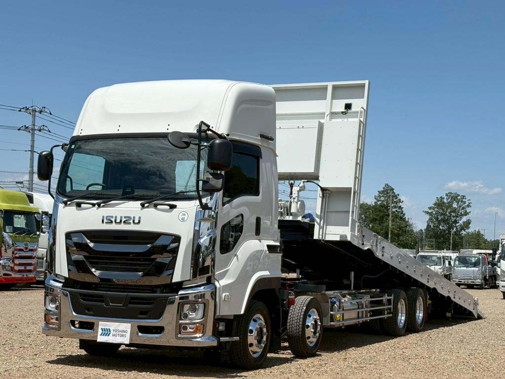 いすゞ ギガ 2PG-CYJ77D(8x4)の写真1