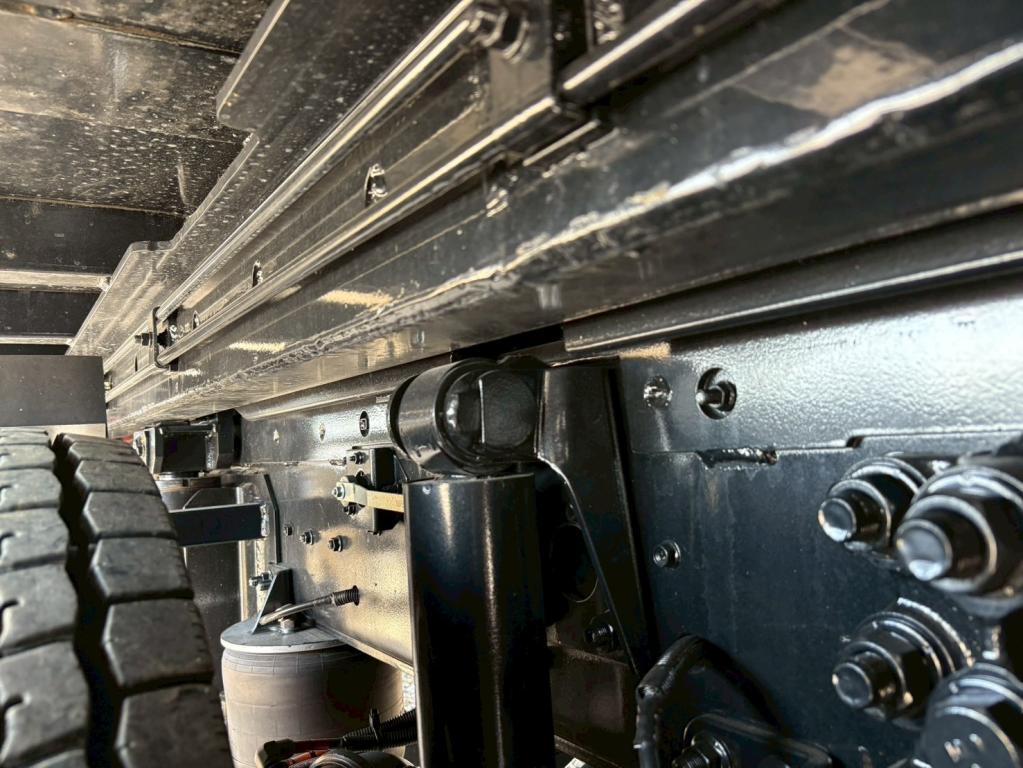 いすゞ ギガ 2PG-CYJ77D(8x4)の写真16