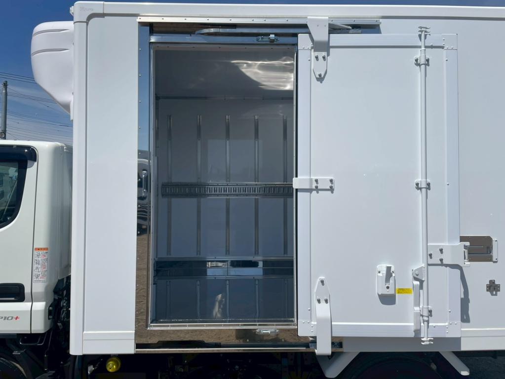 三菱 キャンター 2RG-FBAV0(2WD)の写真15