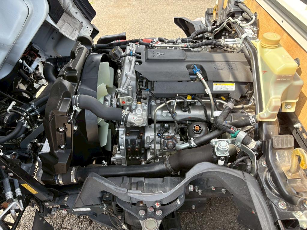三菱 キャンター 2RG-FBA20(2WD)の写真18