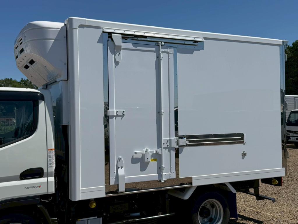 三菱 キャンター 2RG-FBA20(2WD)の写真5